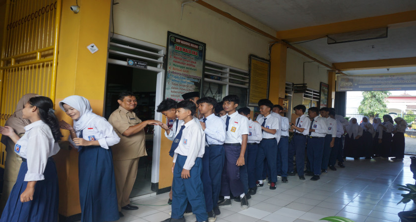 MOMEN SALING MEMAAFKAN, SMP NASIONAL MALANG GELAR HALAL BI HALAL DI LINGKUNGAN SEKOLAH