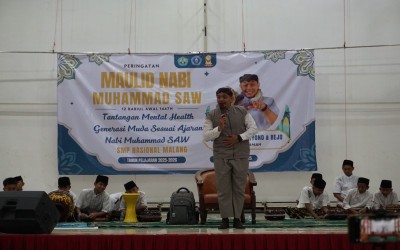 Perkuat Karakter Cinta Kepada Nabi Melalui Mulid Diba' di SMP Nasional Malang